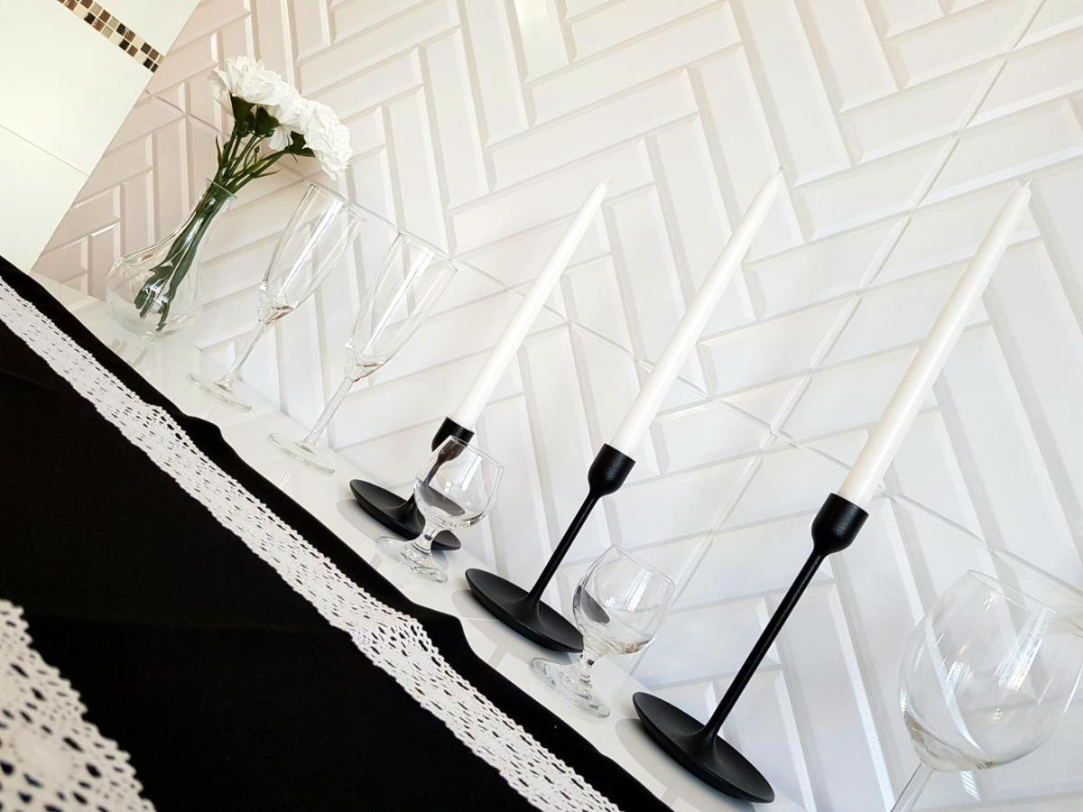 Апартаменти Glamour Downtown Balcony